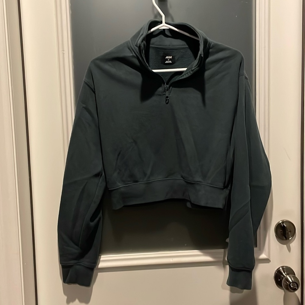 Small green Ardene sweatshirt. Crop/polo style.